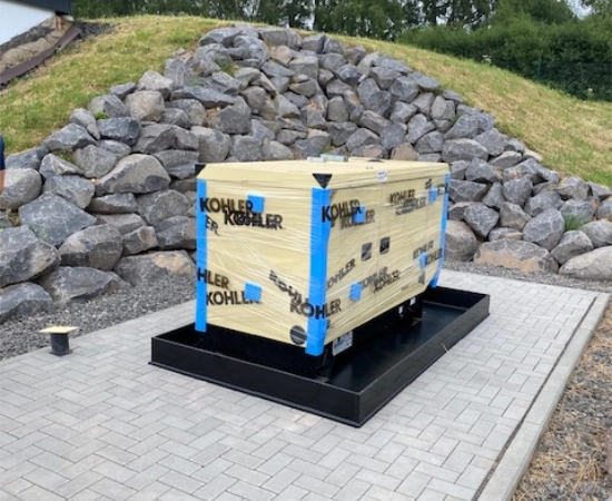 Notstromaggregat auf Bodenplatte